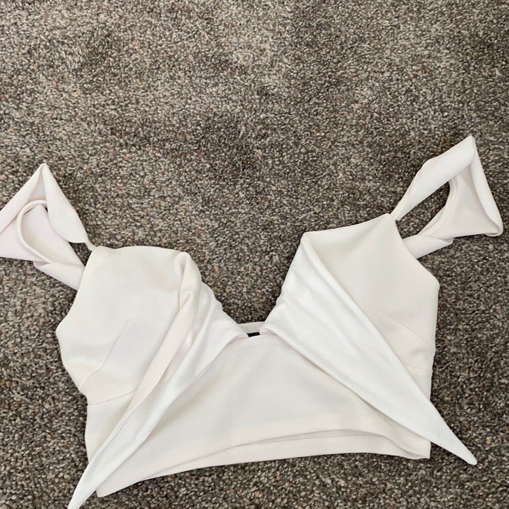 Size S tie top